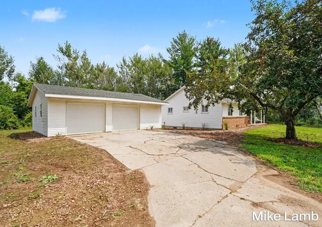 2nd image of 17646 Hall Rd, Casnovia, MI 49318 | MLS# 70551591