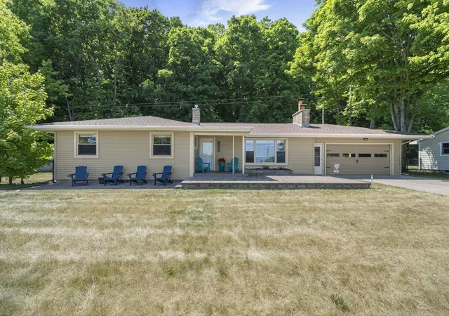 Photo 2 of Single family home for sale at 7344 S W Bayshore Dr, Traverse City, MI 49684 | MLS# 80069554 | Listing updated on 2026-08-02