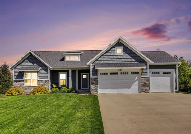 2nd image of 5587 Stanton Woods Dr, Hudsonville, MI 49426 | MLS# 70529638