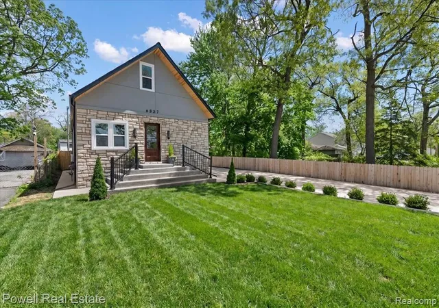 3rd image of 6837 Hatchery Rd, Waterford, MI 48327 | MLS# 61005683