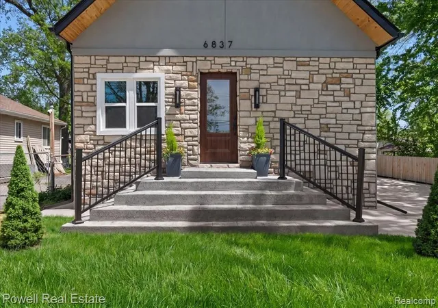 4th image of 6837 Hatchery Rd, Waterford, MI 48327 | MLS# 61005683