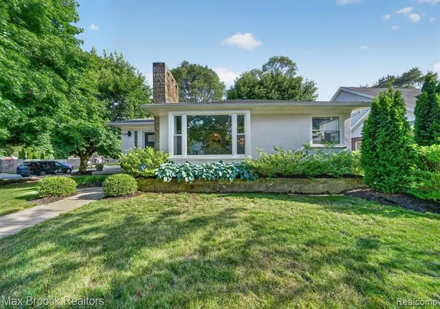 Homes for sale in Royal Oak, MI | 1124 E Windemere Ave, Royal Oak, MI 48073 | MLS# 61007608