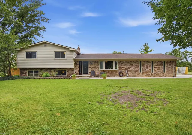 Photo 2 of Single family home for sale at 61111 Ray Center Rd, Ray Twp, MI 48096 | MLS# 50219412 | Listing updated on 2026-09-02