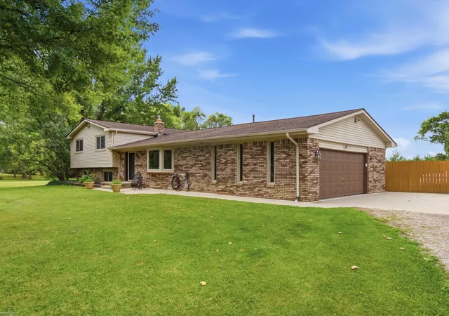 Photo 4 of Single family home for sale at 61111 Ray Center Rd, Ray Twp, MI 48096 | MLS# 50219412 | Listing updated on 2026-09-02