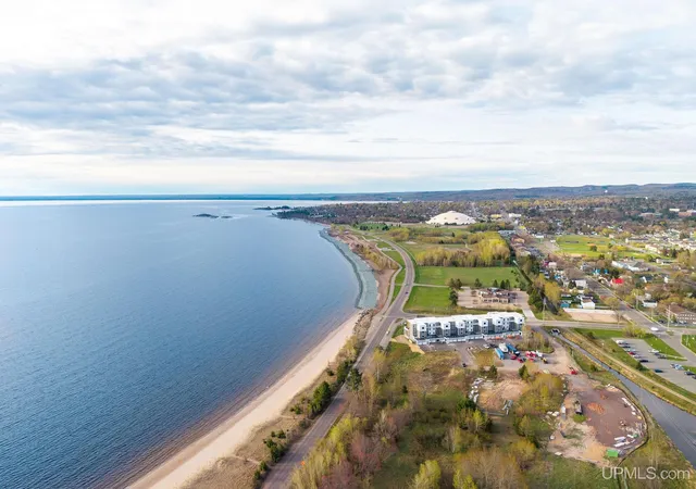 41st image of 2401 N Lakeshore Blvd, Marquette, MI 49855 | MLS# 50145756