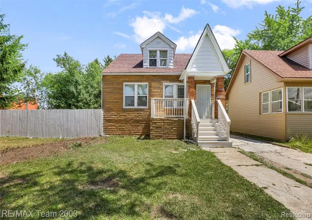 Photo 2 of Sale Pending at 6900 Westwood St, Detroit, MI 48228 4953 | MLS# 61012812 | Listing updated on 2026-09-14