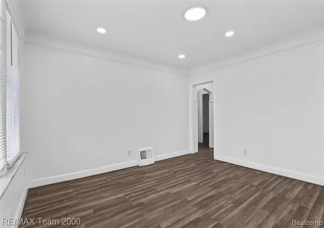 Photo 3 of Sale Pending at 6900 Westwood St, Detroit, MI 48228 4953 | MLS# 61012812 | Listing updated on 2026-09-14