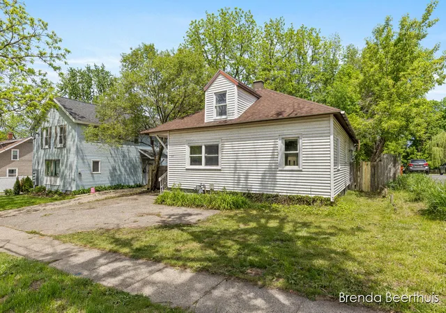 Homes for sale in Rockford, MI | 165 E Division St, Rockford, MI 49341 | MLS# 70534926