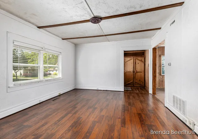 Homes for sale in Rockford, MI | 165 E Division St, Rockford, MI 49341 | MLS# 70534926