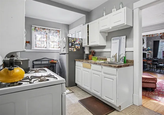 Photo 2 of Sale Pending at 606 Fairview Ave, Grand Rapids, MI 49503 | MLS# 70540797 | Listing updated on 2026-09-29