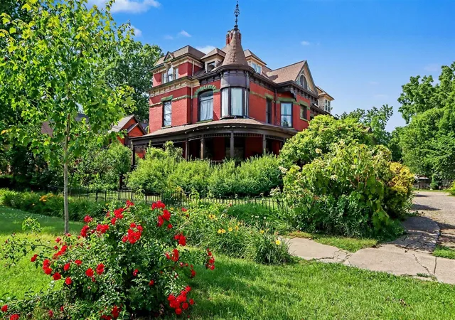 3rd image of 916 W Kalamazoo Ave, Kalamazoo, MI 49007 | MLS# 70543776