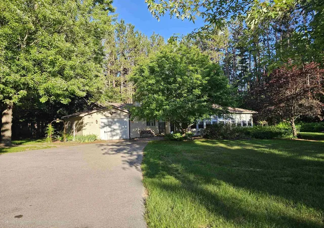 Homes for sale in Lake City, MI | 3351 S Dickerson Rd, Lake City, MI 49651 | MLS# 80069722