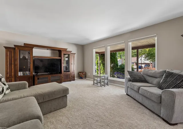 5th image of 4165 Surrey Ln, Fort Gratiot, MI 48059 | MLS# 50219002