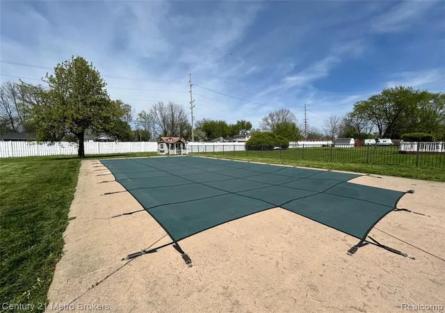 4th image of 1124 Trotwood Ln, Flint, MI 48507 | MLS# 60989778