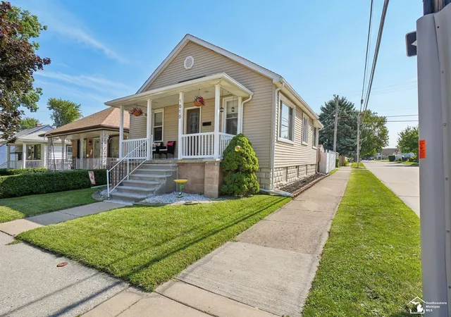 Photo 2 of Single family home for sale at 1615 Cora St, Wyandotte, MI 48192 | MLS# 50219977 | Listing updated on 2026-09-14