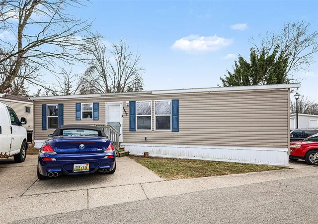 3rd image of 2762 Regina St #338, Wyoming, MI 49519 | MLS# 70524566