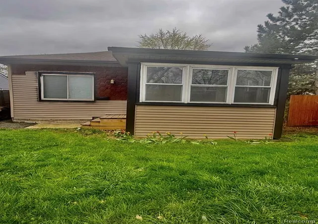 Homes for sale in Hazel Park, MI | 1604 E Meyers Ave, Hazel Park, MI 48030 | MLS# 60985269