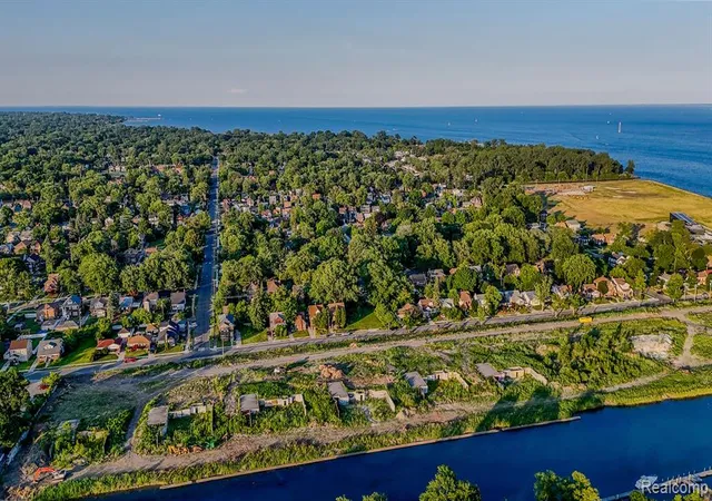 Photo 4 of Land for sale at 264 Lenox St, Detroit, MI 48215 | MLS# 60323107 | Listing updated on 2025-12-22