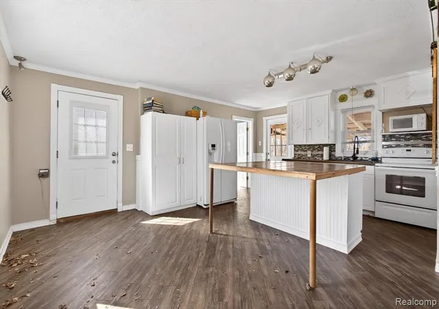 Homes for sale in Sodus, MI | 3823 Oxbow Rd, Sodus, MI 49126 | MLS# 60984645