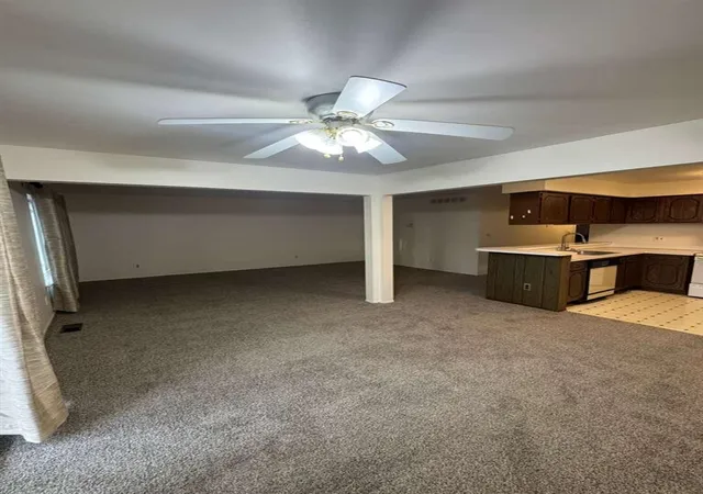 3rd image of 37102 Aberdeen Dr, Sterling Heights, MI 48312