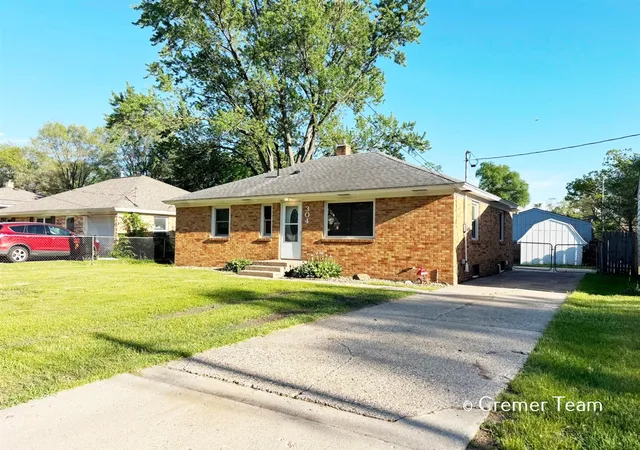 Homes for sale in Kentwood, MI | 304 Nancy St, Kentwood, MI 49548 | MLS# 70533433
