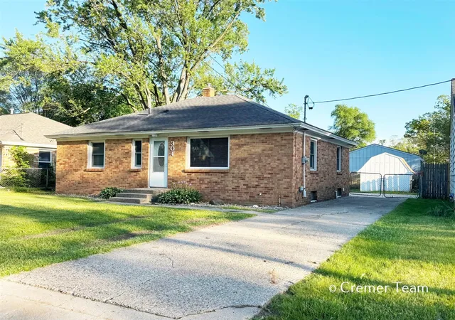 Homes for sale in Kentwood, MI | 304 Nancy St, Kentwood, MI 49548 | MLS# 70533433