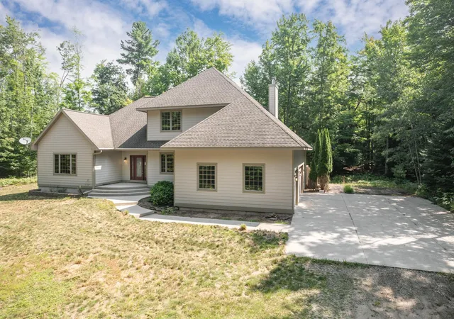 4th image of 3672 Dock Rd, Williamsburg, MI 49690 | MLS# 80072302