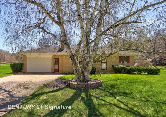 2nd image of 6801 Trinklein Rd, Saginaw, MI 48609 | MLS# 50204980