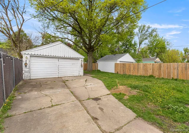 22nd image of 7715 Abington Ave, Detroit, MI 48228 3516 | MLS# 61007736