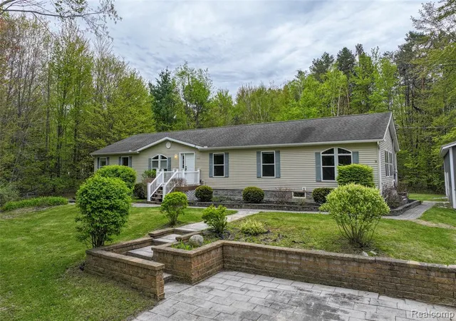 Homes for sale in Vassar, MI | 4587 Brown Rd, Vassar, MI 48768 | MLS# 60994017