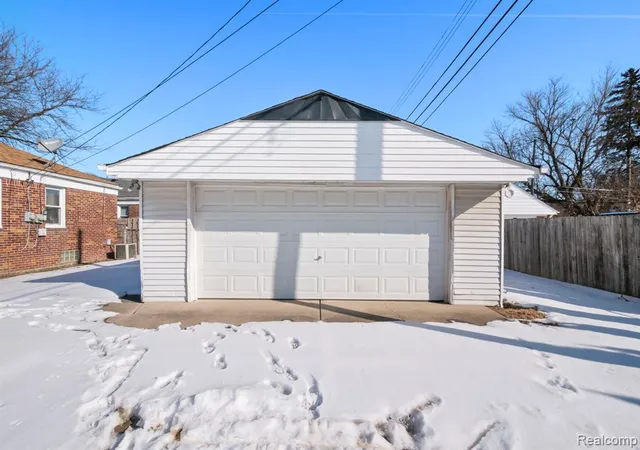 Homes for sale in Allen Park, MI | 7739 Rosedale Blvd, Allen Park, MI 48101 | MLS# 60970426