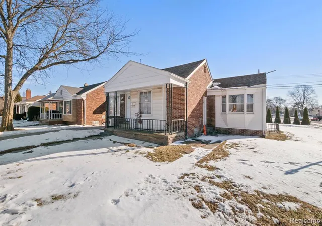 Homes for sale in Allen Park, MI | 7739 Rosedale Blvd, Allen Park, MI 48101 | MLS# 60970426