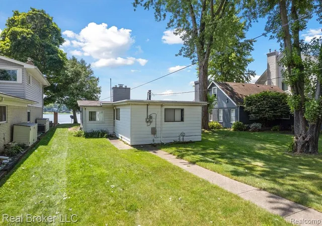 Photo 3 of Sale Pending at 5149 Latimer St, West Bloomfield, MI 48324 | MLS# 60322978 | Listing updated on 2025-12-15