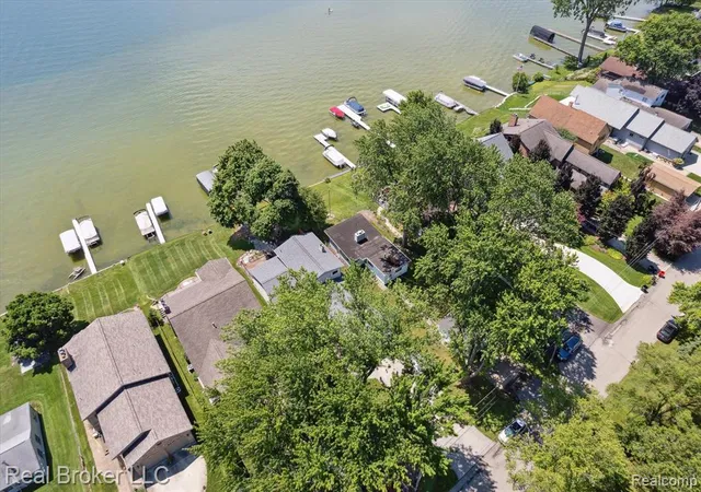 Photo 4 of Sale Pending at 5149 Latimer St, West Bloomfield, MI 48324 | MLS# 60322978 | Listing updated on 2025-12-15