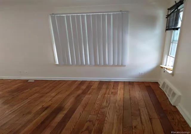 2nd image of 15724 Fielding St, Detroit, MI 48223 | MLS# 60974168