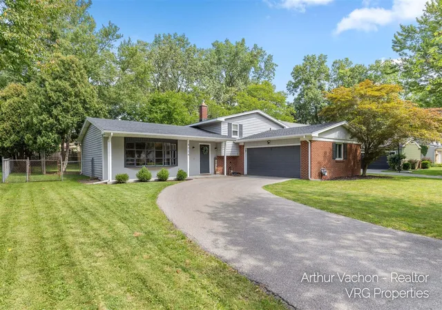 Photo 1 of Sale Pending at 4054 Weymouth Dr, Grand Rapids, MI 49508 | MLS# 70555335 | Listing updated on 2026-09-06