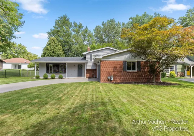 Photo 2 of Sale Pending at 4054 Weymouth Dr, Grand Rapids, MI 49508 | MLS# 70555335 | Listing updated on 2026-09-06