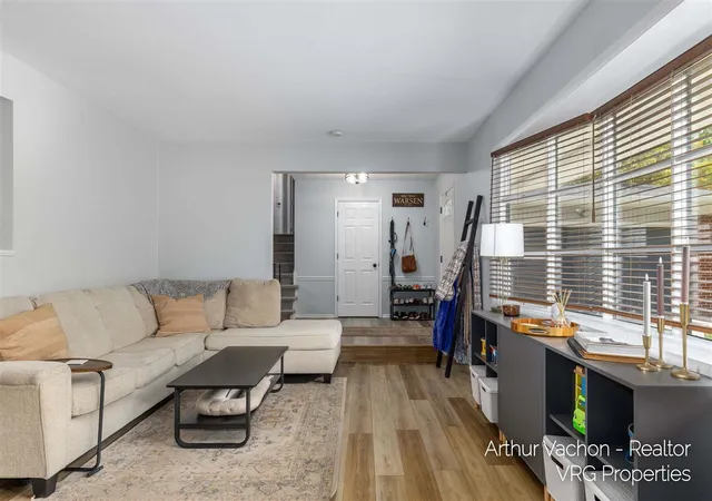 Photo 3 of Sale Pending at 4054 Weymouth Dr, Grand Rapids, MI 49508 | MLS# 70555335 | Listing updated on 2026-09-06