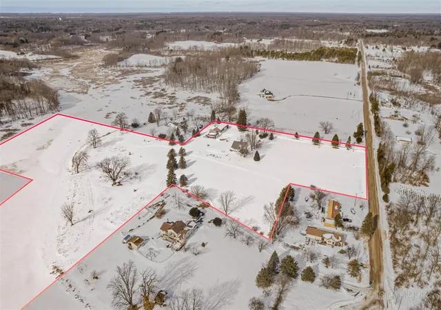 Homes for sale in Nunica, MI | 15425 132Nd Ave, Nunica, MI 49448 | MLS# 70515072