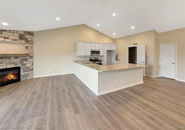 4th image of 362 Devonshire Dr #31, Lapeer, MI 48446 | MLS# 60999228