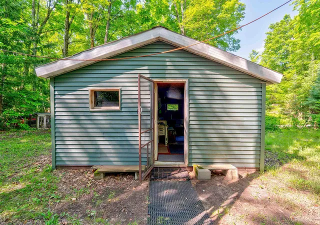 Photo 3 of Sale Pending at 6590 County Rd 445, Manistique, MI 49854 | MLS# 50220350 | Listing updated on 2026-09-07