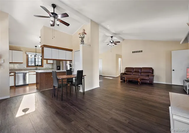 4th image of 2322 London Bridge Dr #60, Rochester Hills, MI 48307 | MLS# 60974376