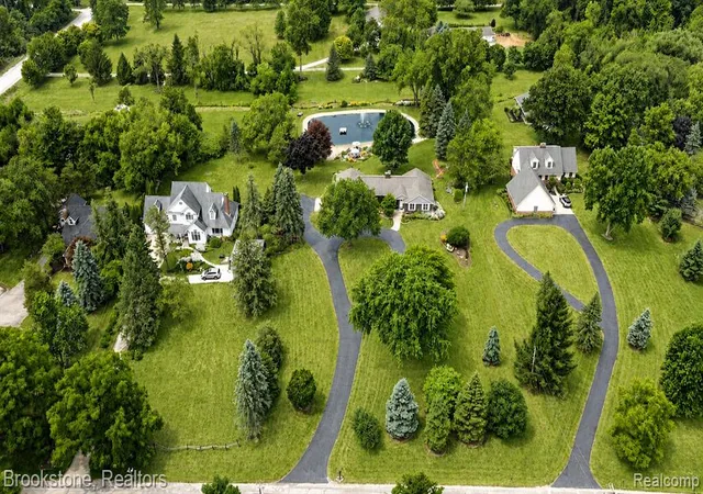 Photo 2 of Sale Pending at 61195 Mount Vernon Rd, Washington, MI 48094 | MLS# 61017122 | Listing updated on 2026-08-27