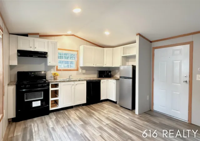 Homes for sale in Grand Rapids, MI | 72 N Green Meadow St, Grand Rapids, MI 49548 | MLS# 70542602