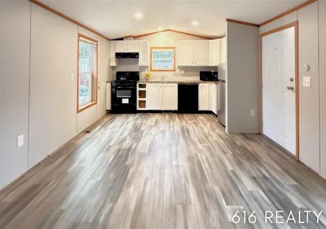 Homes for sale in Grand Rapids, MI | 72 N Green Meadow St, Grand Rapids, MI 49548 | MLS# 70542602