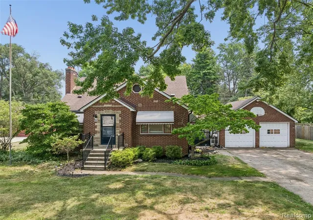 Photo 2 of Single family home for sale at 44736 Malow Ave, Sterling Heights, MI 48314 1545 | MLS# 61023966 | Listing updated on 2026-09-12