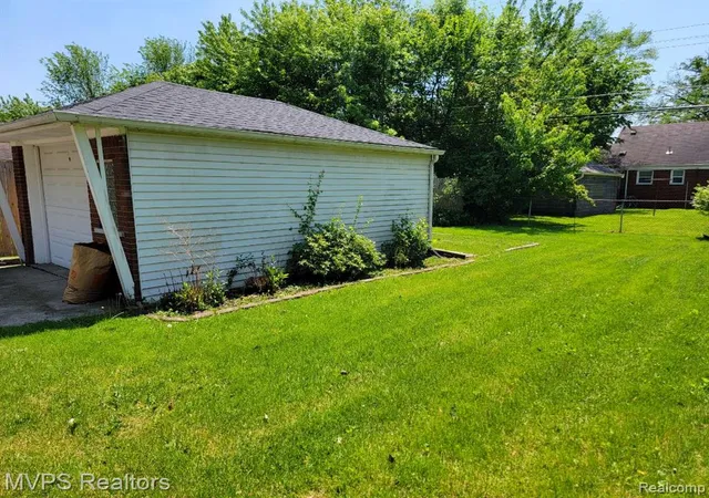 Homes for sale in Harper Woods, MI | 20220 Lancaster St, Harper Woods, MI 48225 | MLS# 60977015