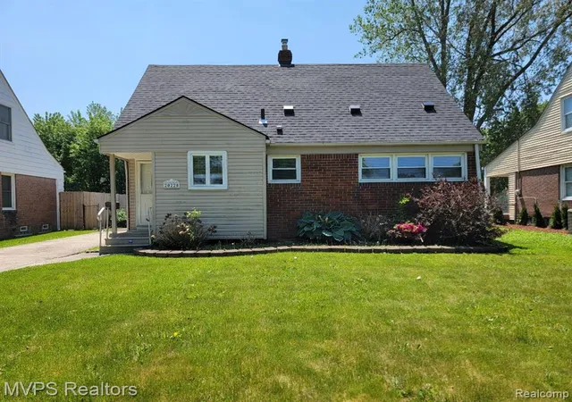 Homes for sale in Harper Woods, MI | 20220 Lancaster St, Harper Woods, MI 48225 | MLS# 60977015