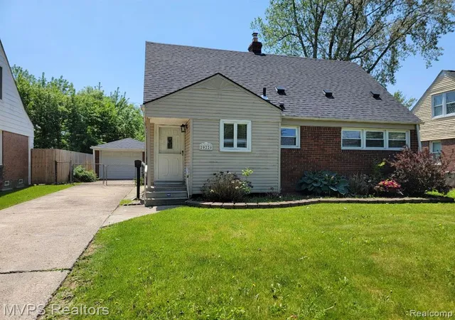 Homes for sale in Harper Woods, MI | 20220 Lancaster St, Harper Woods, MI 48225 | MLS# 60977015