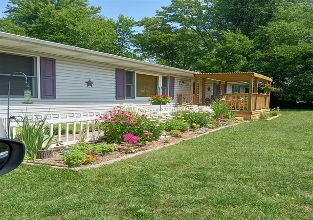 1st image of 4453 Hicks Ave, Benton Harbor, MI 49022 | MLS# 70520519